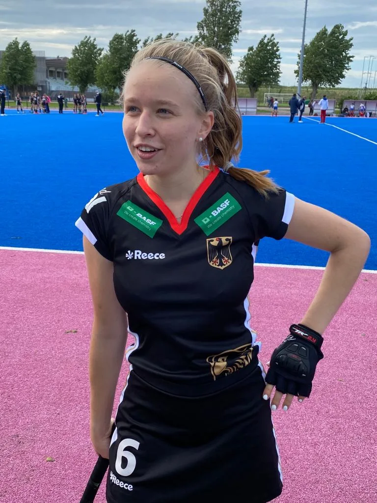 Sophie Bos war erfolgreich mit der DHB-U17 in Calais💚🖤🏑👏