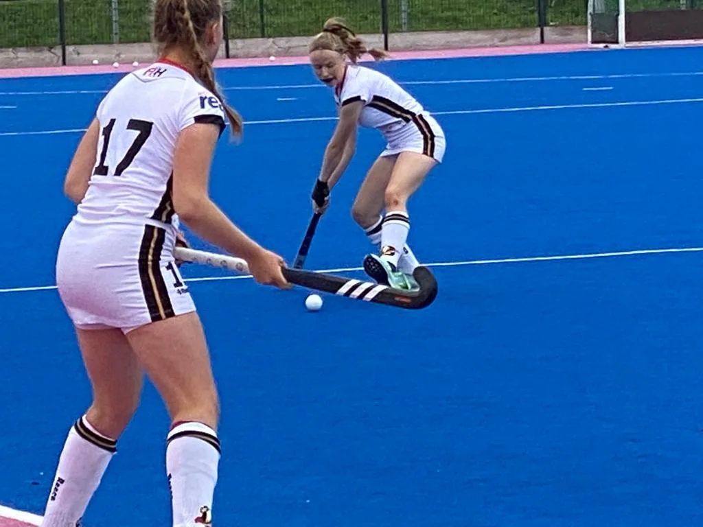 Sophie Bos war erfolgreich mit der DHB-U17 in Calais💚🖤🏑👏