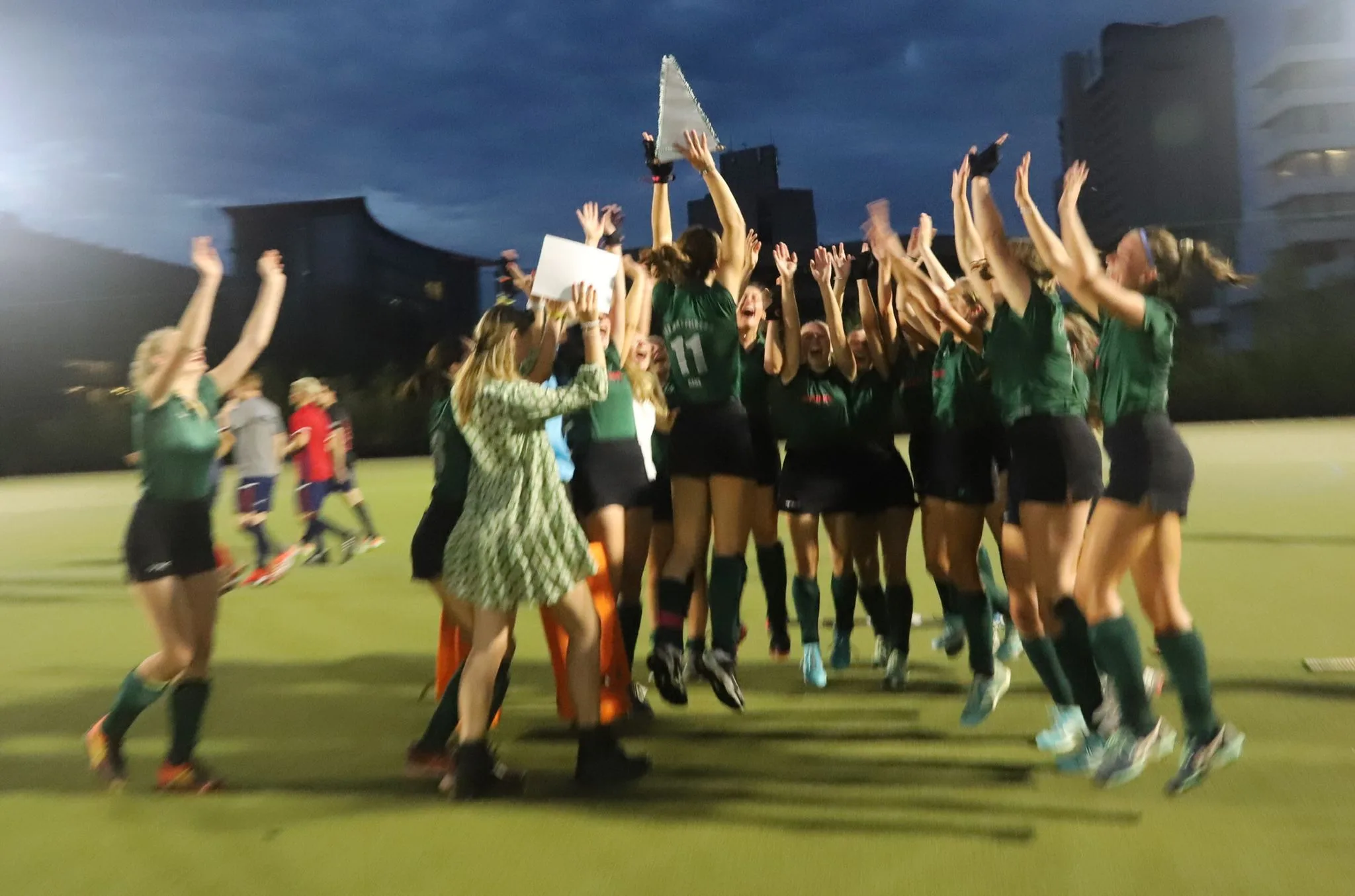 Déjà-vu oder „Alle Jahre wieder“ – Die weibliche U18 des Club Raffelberg gewinnt erneut die „Westdeutsche Meisterschaft“ im DHC !