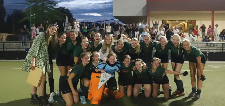 Déjà-vu oder „Alle Jahre wieder“ – Die weibliche U18 des Club Raffelberg gewinnt erneut die „Westdeutsche Meisterschaft“ im DHC !