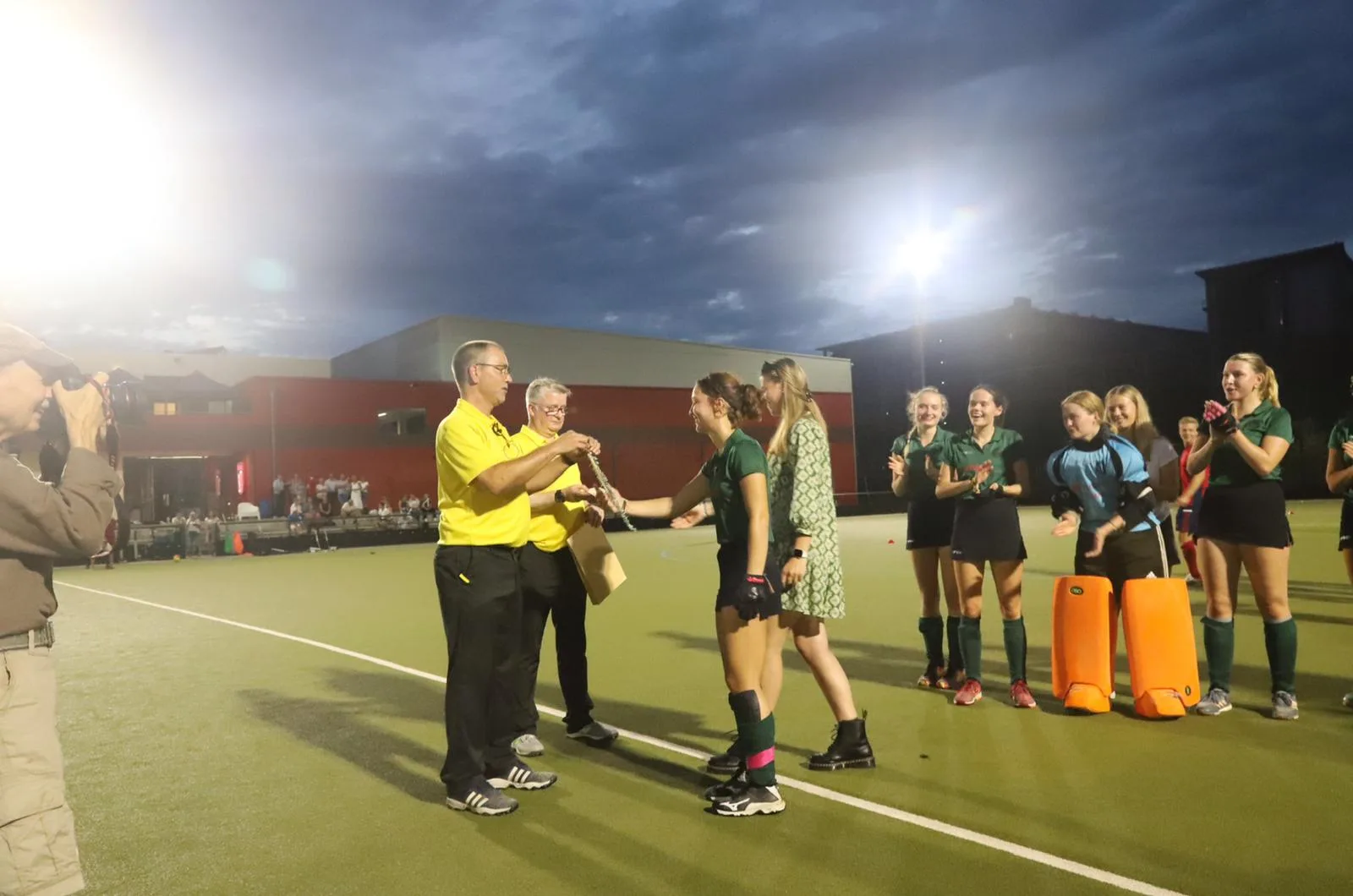 Déjà-vu oder „Alle Jahre wieder“ – Die weibliche U18 des Club Raffelberg gewinnt erneut die „Westdeutsche Meisterschaft“ im DHC !
