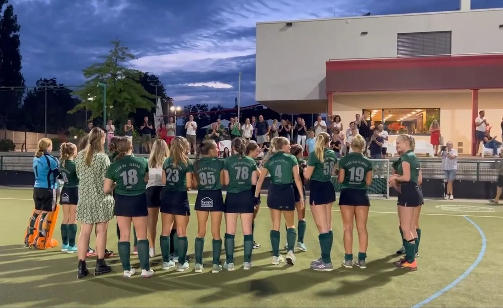 Déjà-vu oder „Alle Jahre wieder“ – Die weibliche U18 des Club Raffelberg gewinnt erneut die „Westdeutsche Meisterschaft“ im DHC !