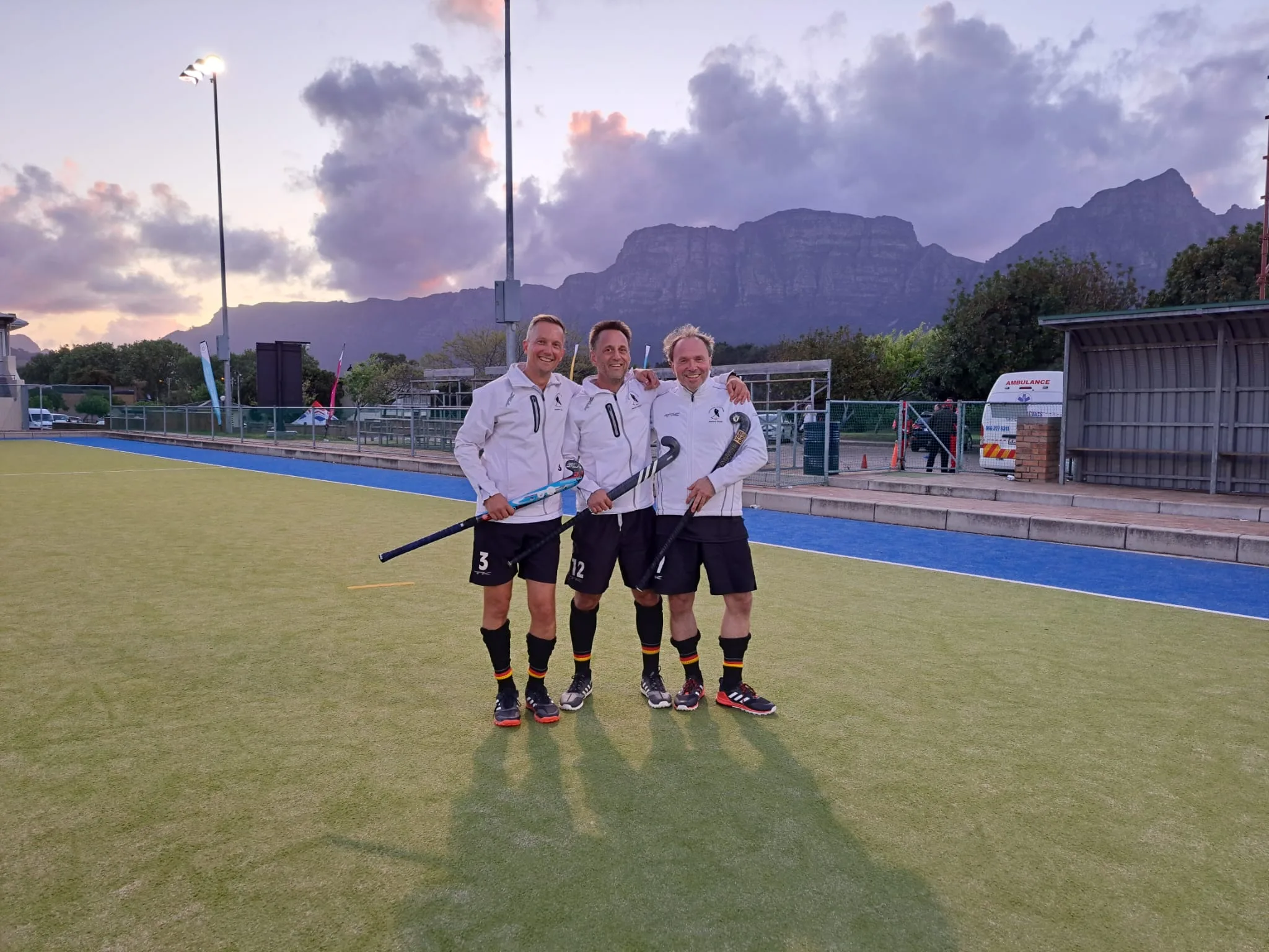 Der CR stellt drei Spieler für die Hockeyweltmeisterschaften in Kapstadt