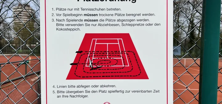 Tennisplatz Pflege im CR