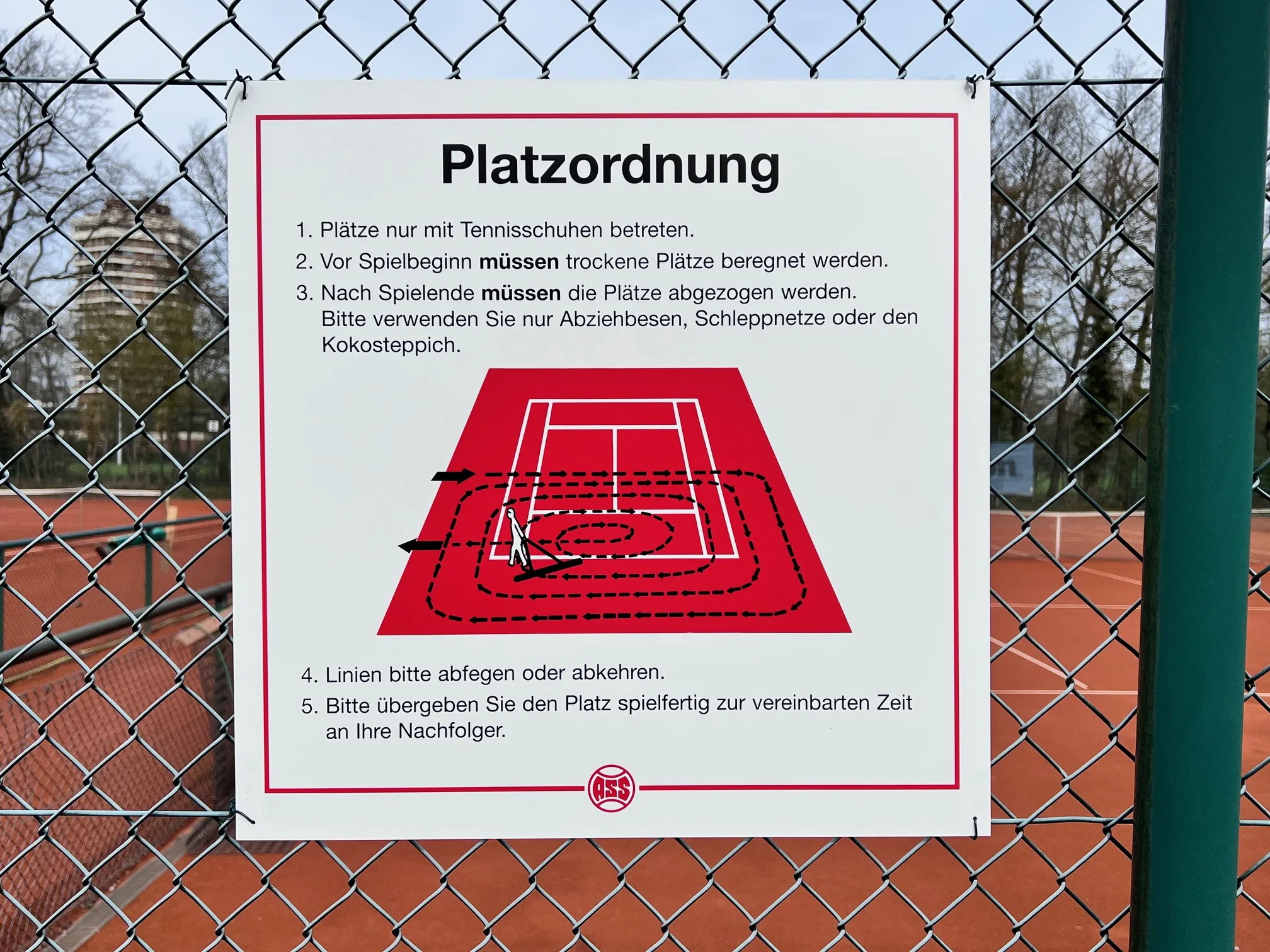 Tennisplatz Pflege im CR