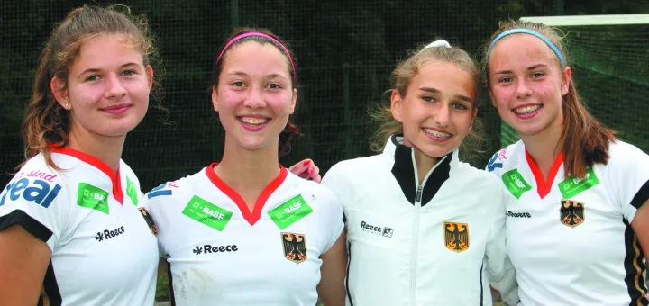 Vier Raffelbergerinnen spielen mit der wU18 gegen die Niederlande