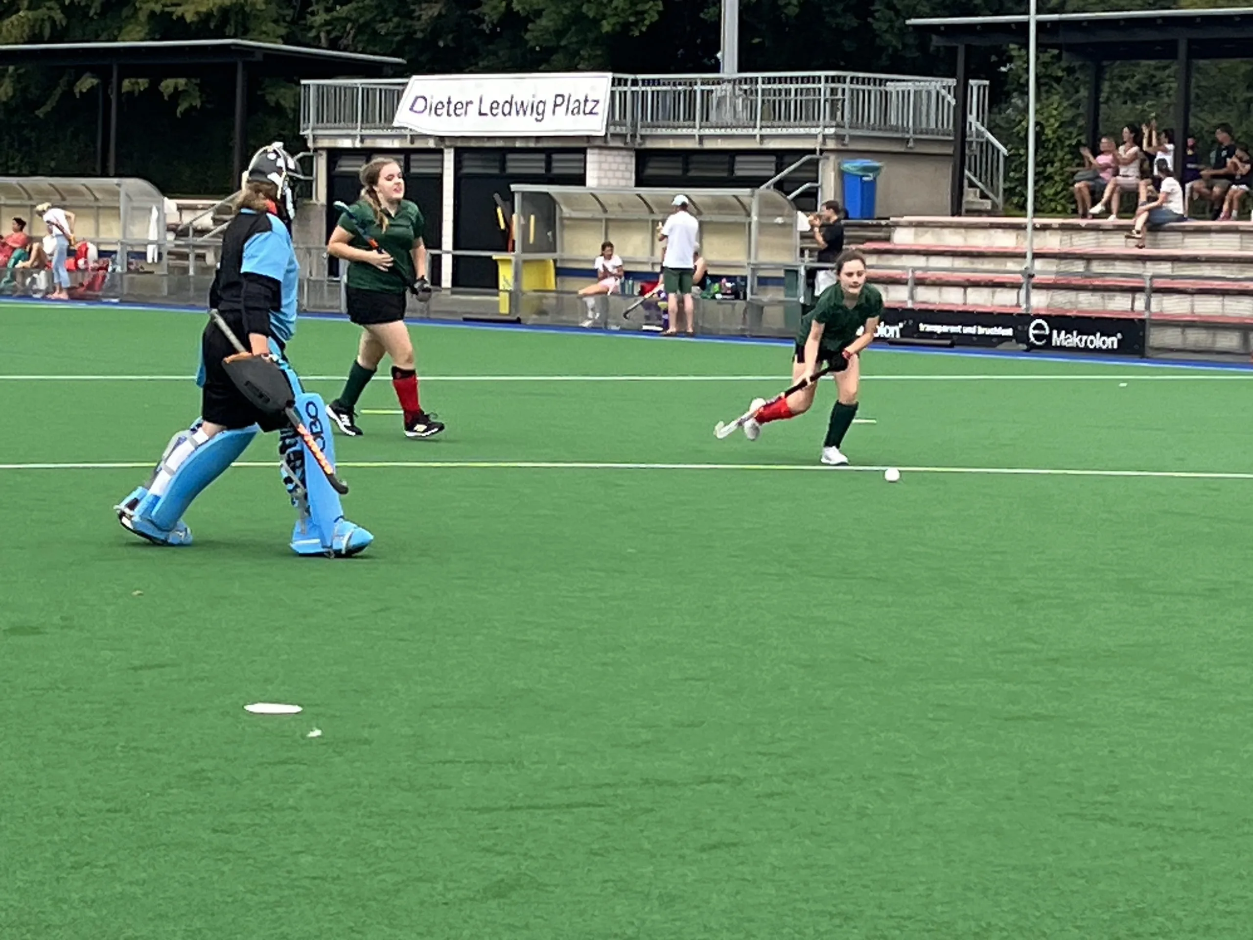 Tolles B-Mädchen Turnierwochenende bei RTHC Leverkusen