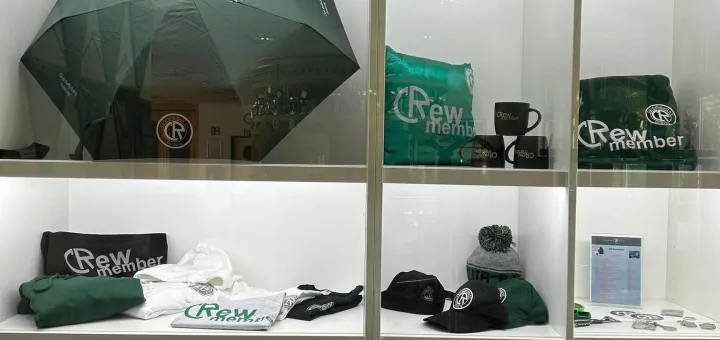 CR Fanartikel Vitrine jetzt im Club