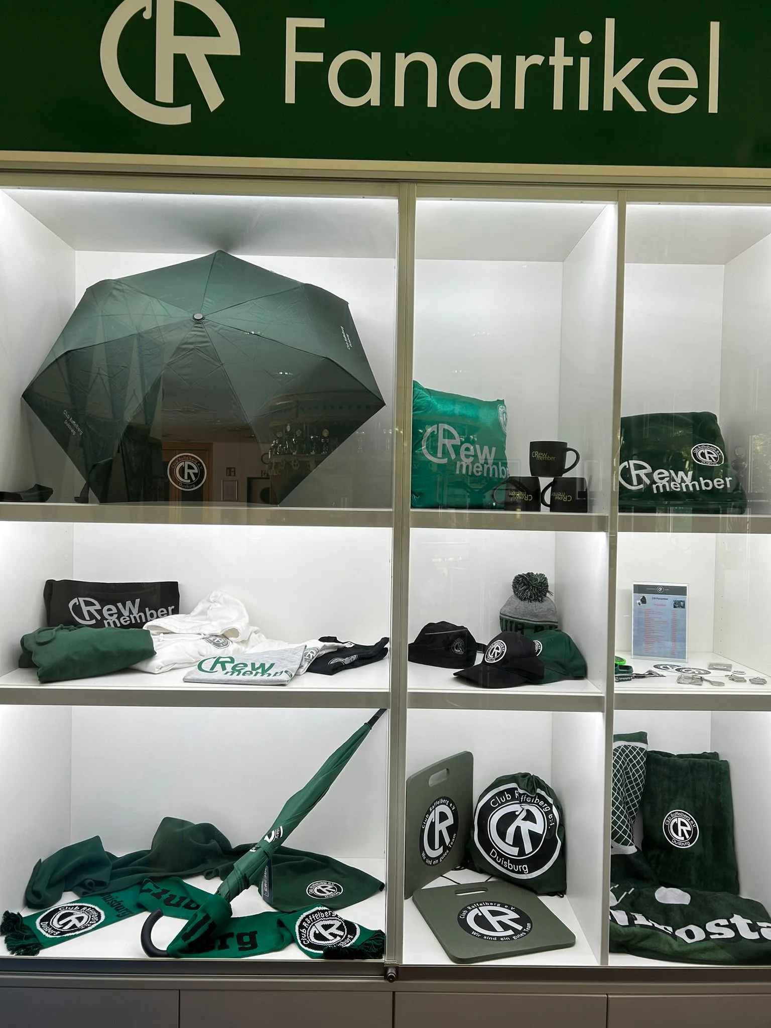 CR Fanartikel Vitrine jetzt im Club