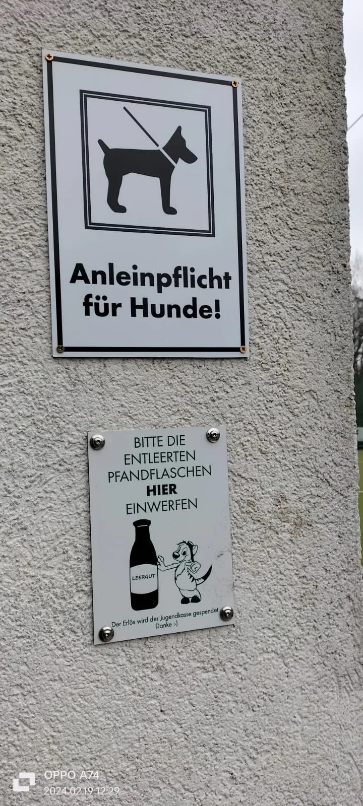 Anleinpflicht für Hunde auf dem Clubgelände