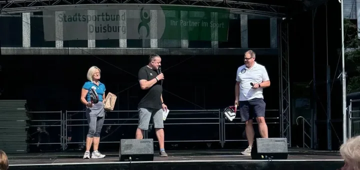 Bei „Duisburg bewegt sich“ flogen CR Padel-Gutscheine ins Publikum!