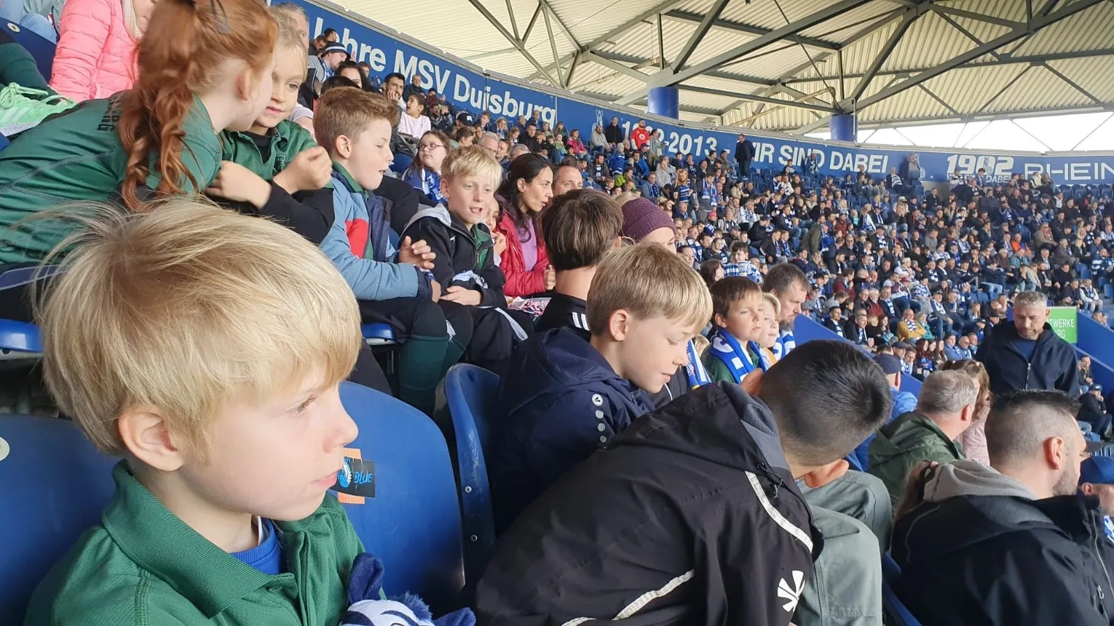 Einlaufkinder beim MSV