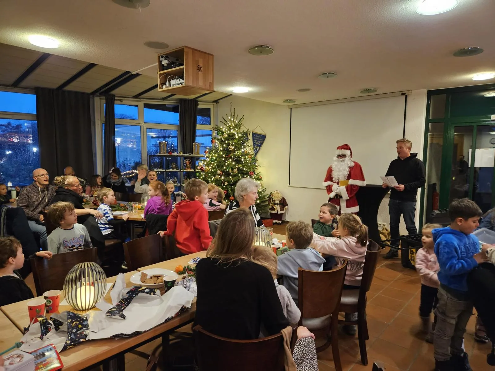 Der Nikolaus bei den Minis