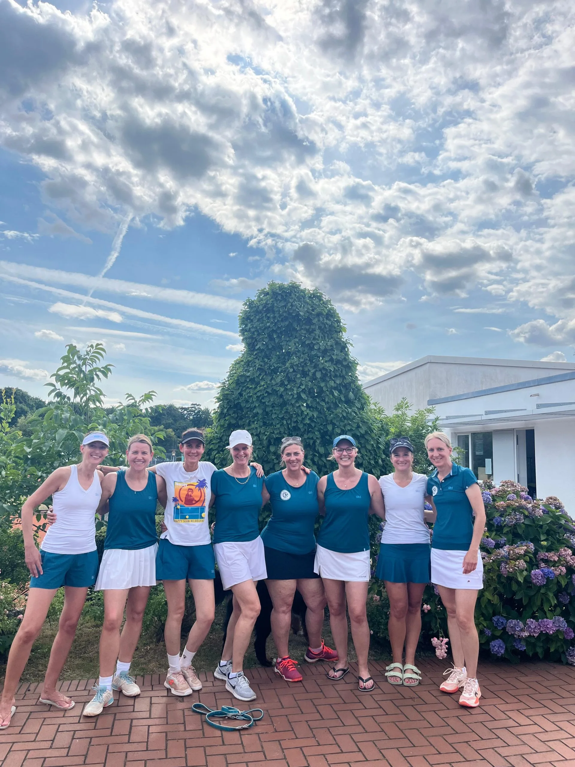 Unsere Tennis Damen steigen auf!