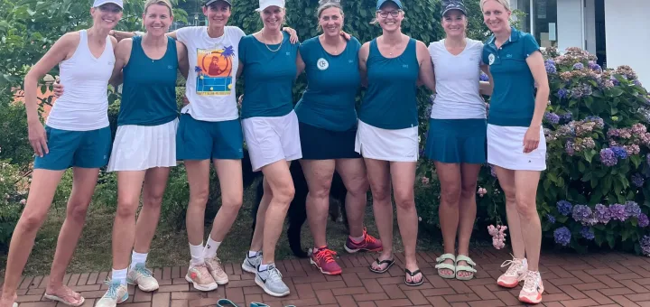 Unsere Tennis Damen steigen auf!