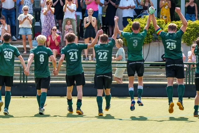 1. Herren: Raffelberg krönt die perfekte Saison!