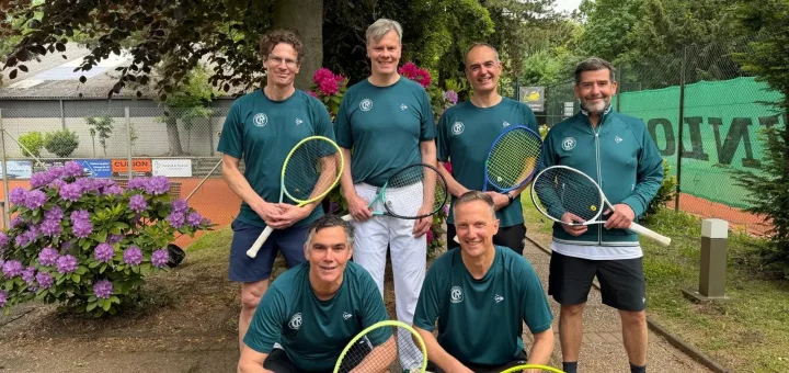 Tennis: Ersten Bezirksliga-Siege der Damen und Herren 50