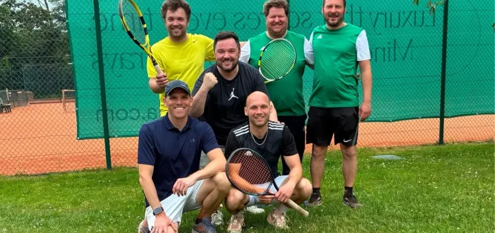 Tennis: 1. Damen souverän und Herren-Teams mit Erfolgen