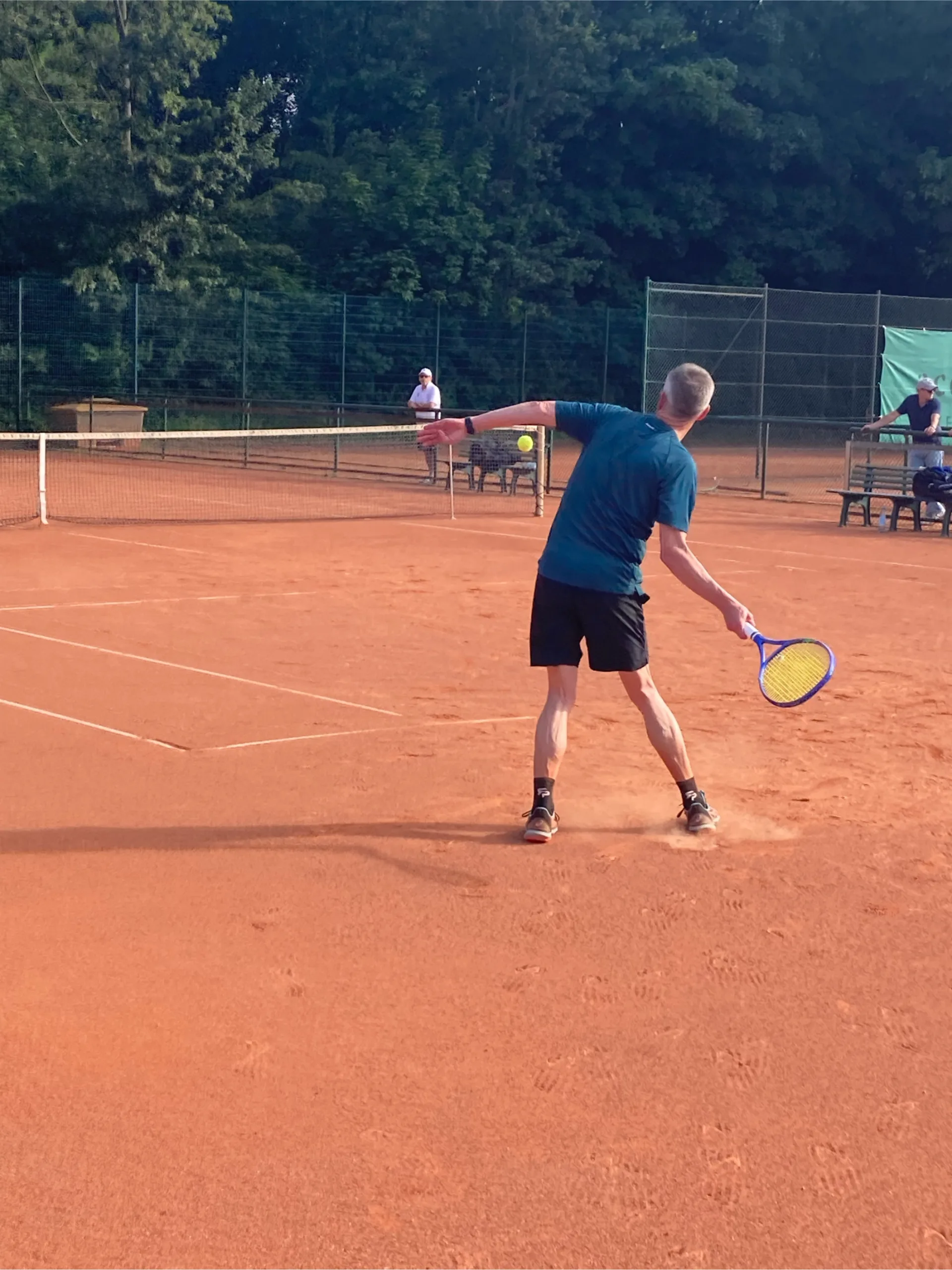 Tennis: 1. Damen souverän und Herren-Teams mit Erfolgen